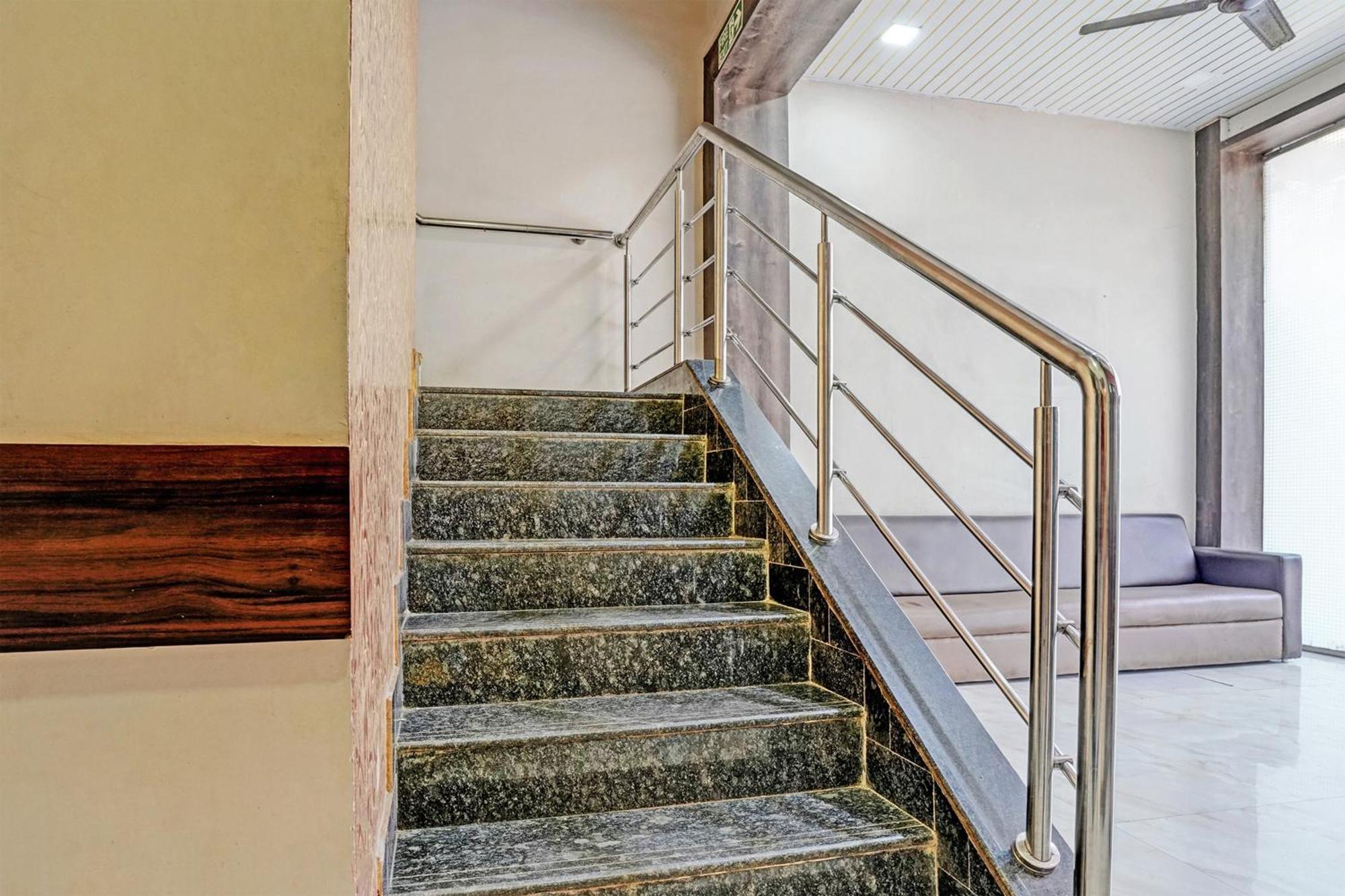 Oyo Hotel Blue Sapphire Residency Near Chhatrapati Shivaji International Airport Bombaj Exteriér fotografie