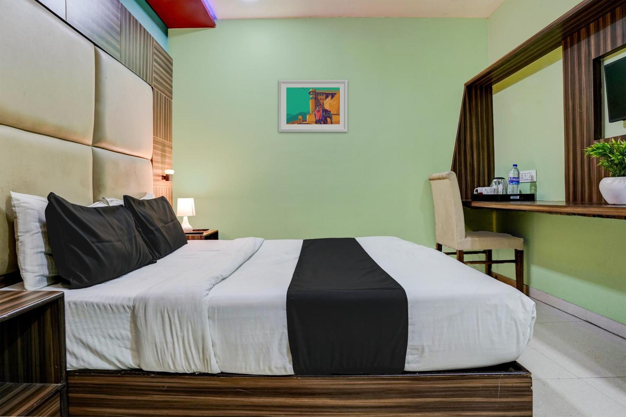 Oyo Hotel Blue Sapphire Residency Near Chhatrapati Shivaji International Airport Bombaj Exteriér fotografie