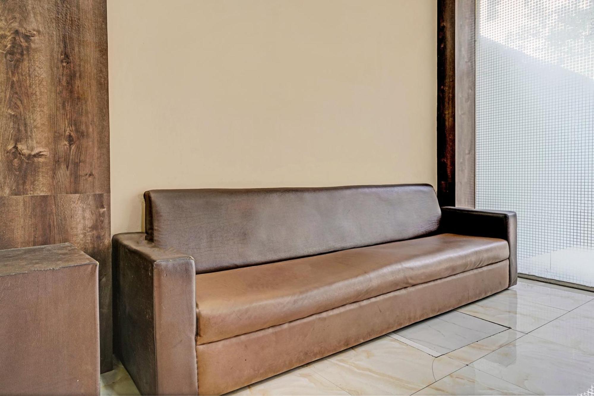 Oyo Hotel Blue Sapphire Residency Near Chhatrapati Shivaji International Airport Bombaj Exteriér fotografie