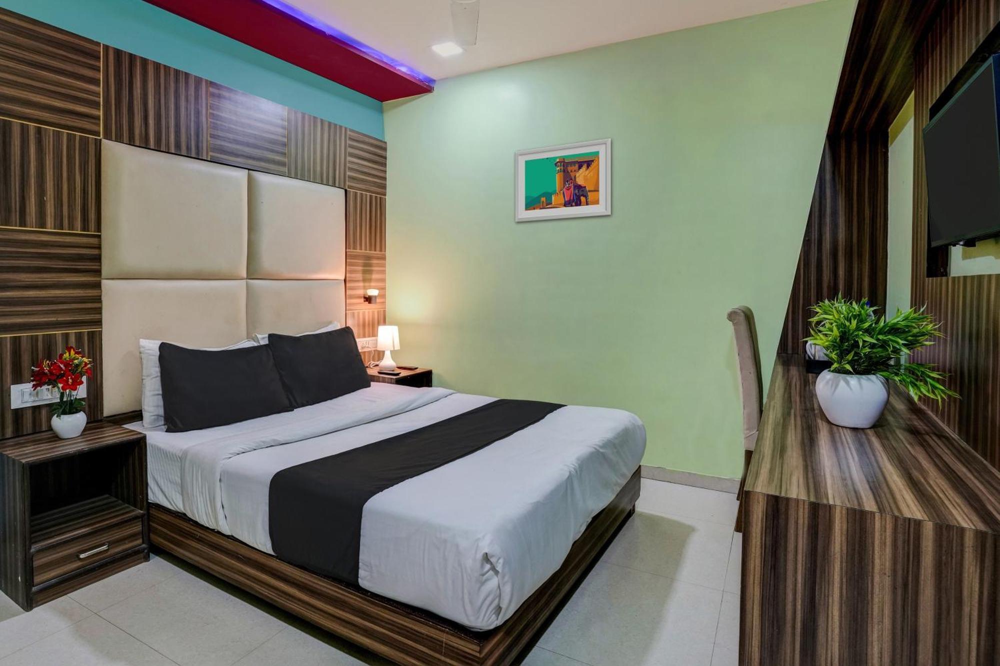 Oyo Hotel Blue Sapphire Residency Near Chhatrapati Shivaji International Airport Bombaj Exteriér fotografie