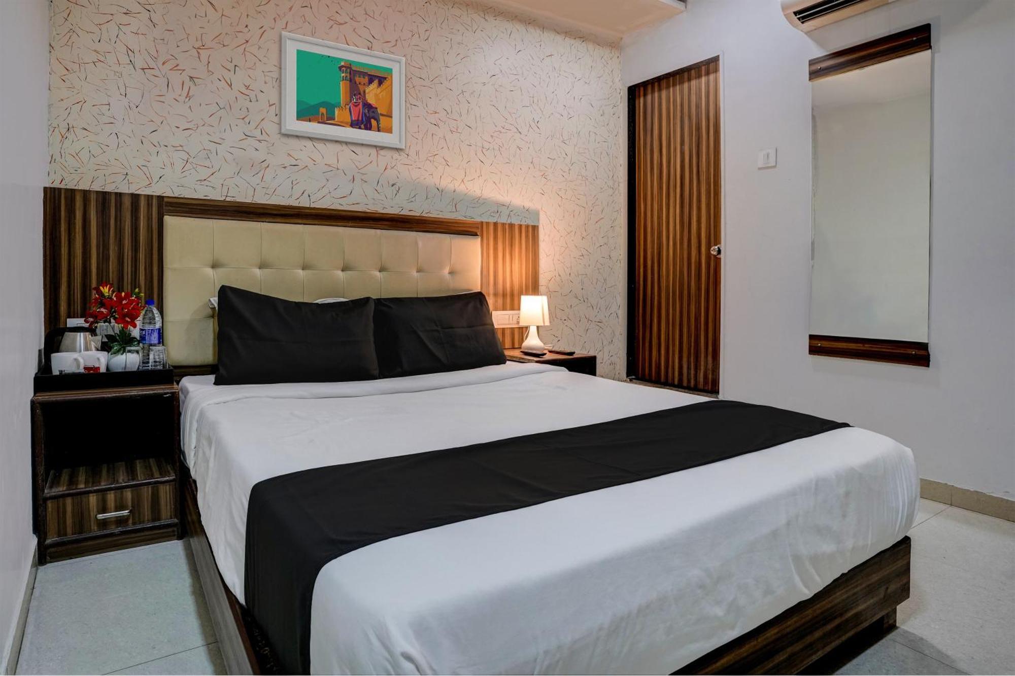 Oyo Hotel Blue Sapphire Residency Near Chhatrapati Shivaji International Airport Bombaj Exteriér fotografie