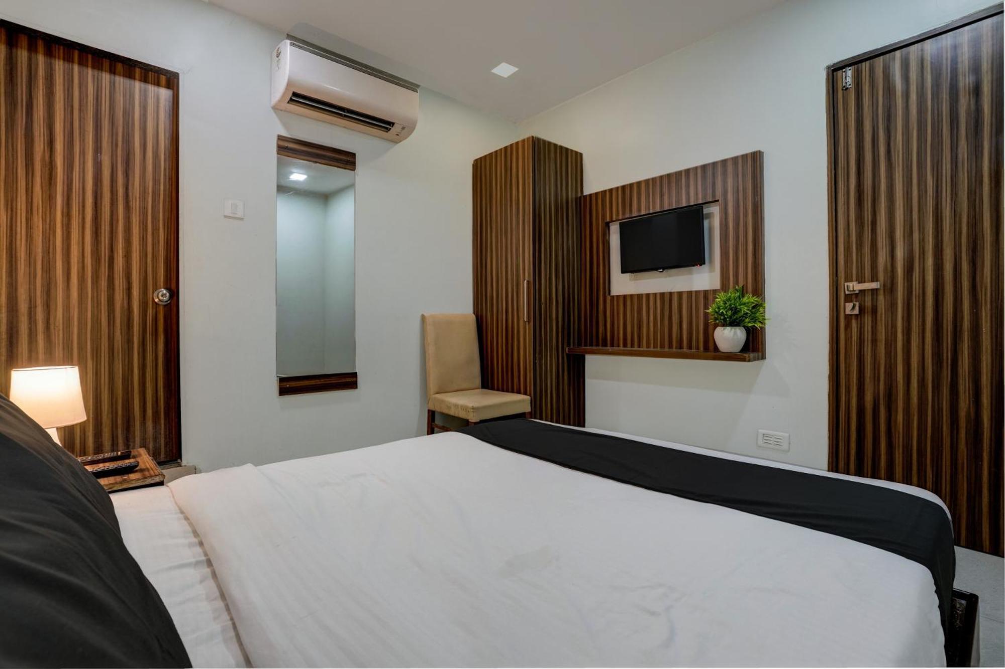 Oyo Hotel Blue Sapphire Residency Near Chhatrapati Shivaji International Airport Bombaj Exteriér fotografie